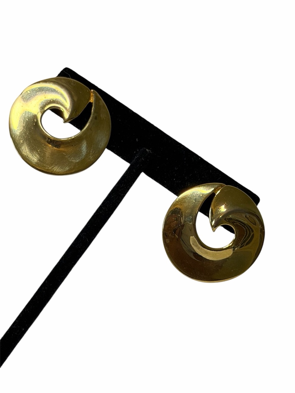 Vintage MONET Gold Tone Modernist Swirl Post Stud Earrings 1980s Retro